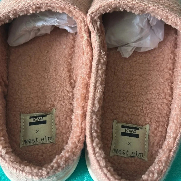 NWOT Toms x West Elm slip on shoes. Women’s size 9.5 NWOT - Picture 2 of 6
